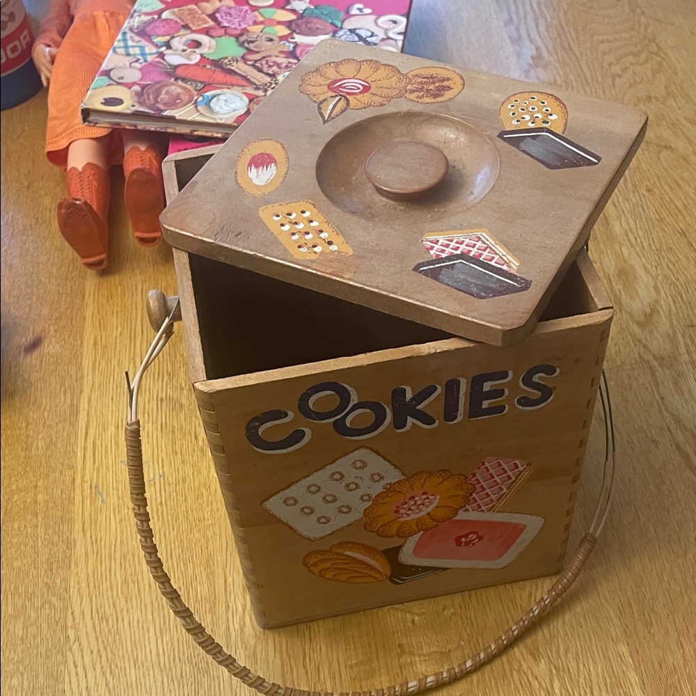 Wooden Cookie Storage Box